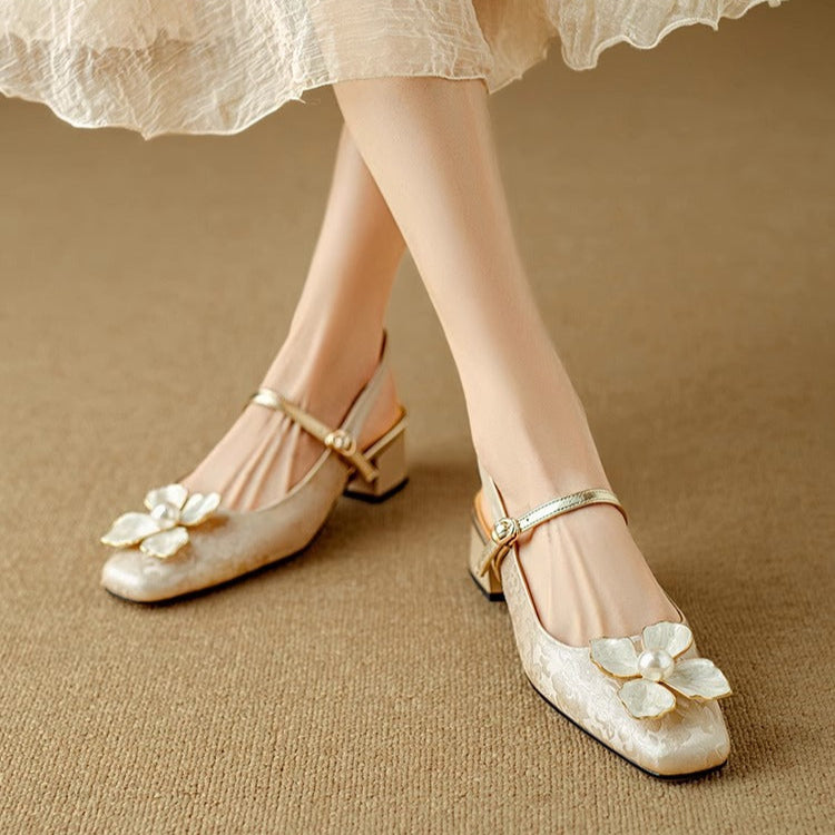 Mathilde - Spangenschuhe mit Blumendetail