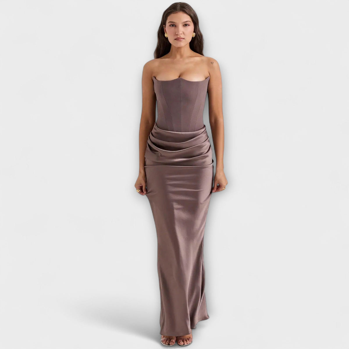 Schulterfreies Satin-Maxikleid mit Drapierung